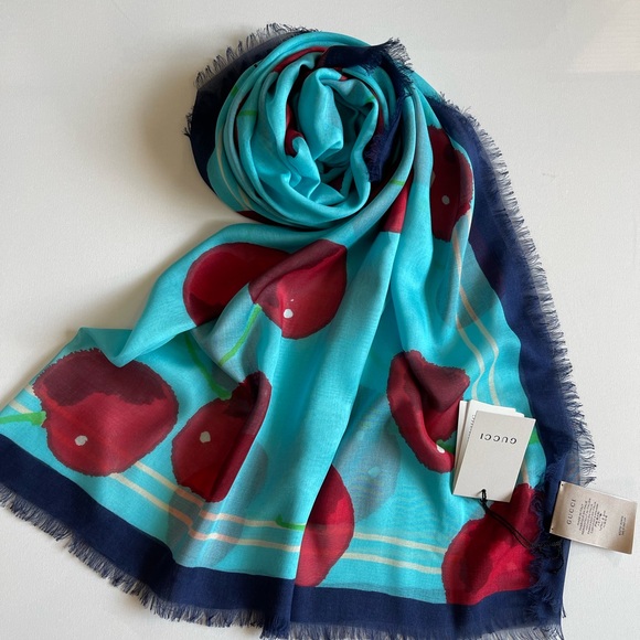 AUTHENTIC NWT GUCCI SHAWL / SCARF - Picture 3 of 13